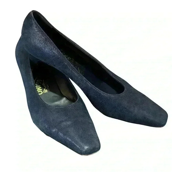 Salvatore Ferragamo Shoes - Salvatore Feragamo womens navy pumps 9.5 vintage heels snakeskin pattern shoes